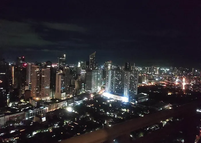 2Br In Makati Philippines, 3 Balconies, Free Pool & Sauna, Direct Mall Access Manila