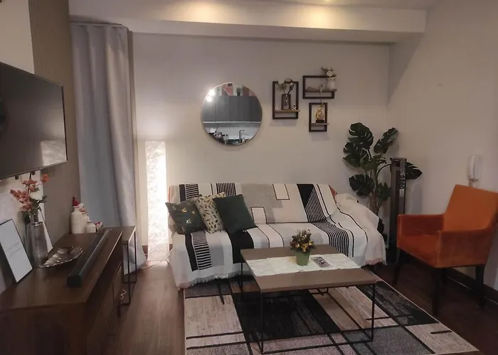 2Br In Makati Philippines, 3 Balconies, Free Pool & Sauna, Direct Mall Access