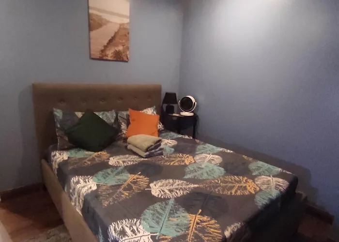 2Br In Makati Philippines, 3 Balconies, Free Pool & Sauna, Direct Mall Access