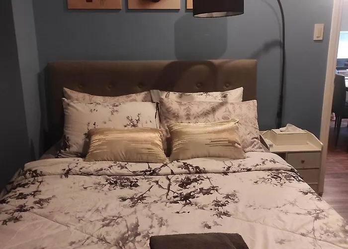 2Br In Makati Philippines, 3 Balconies, Free Pool & Sauna, Direct Mall Access Manila