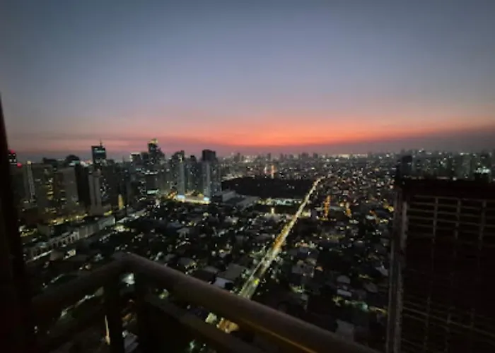 2Br In Makati Philippines, 3 Balconies, Free Pool & Sauna, Direct Mall Access *