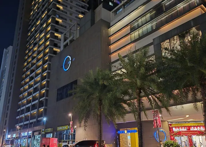 2Br In Makati Philippines, 3 Balconies, Free Pool & Sauna, Direct Mall Access
