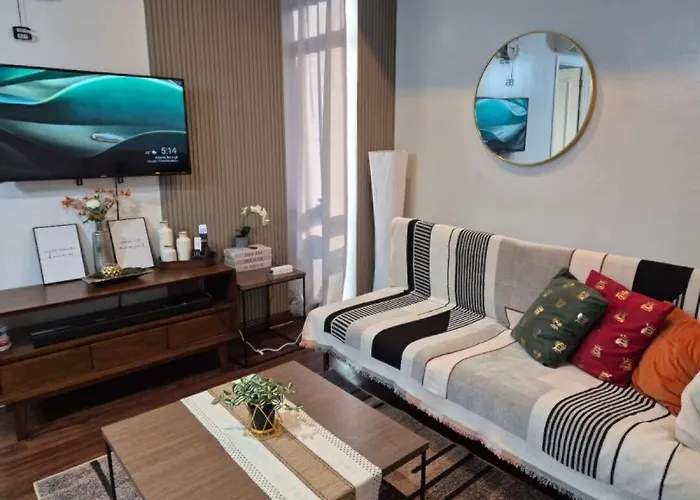 Apartamento 2Br In Makati Philippines, 3 Balconies, Free Pool & Sauna, Direct Mall Access
