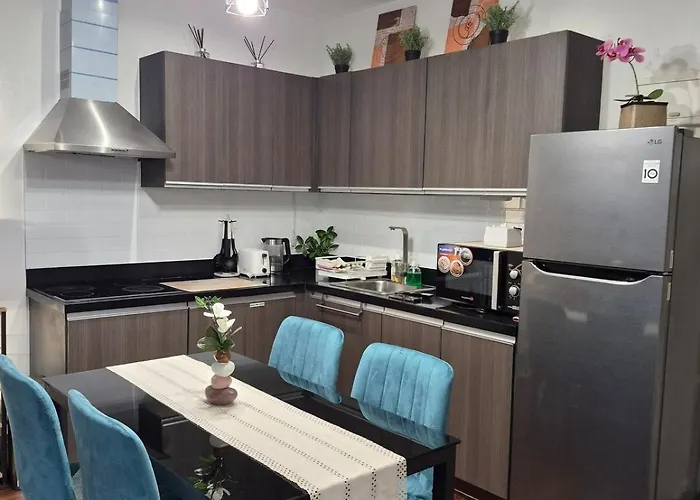 Apartamento 2Br In Makati Philippines, 3 Balconies, Free Pool & Sauna, Direct Mall Access